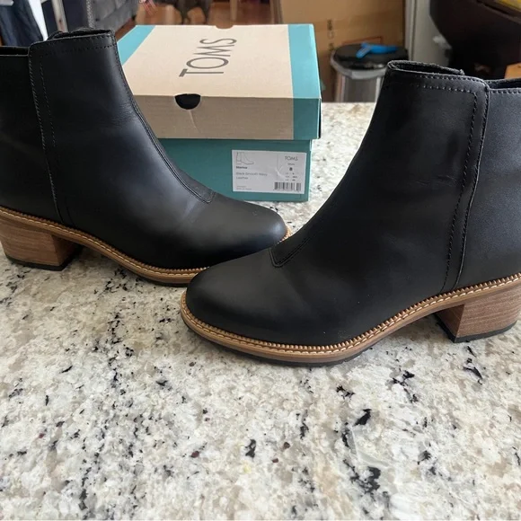Black Toms Women’s Leather Bootie size 8 - Picture 6 of 6